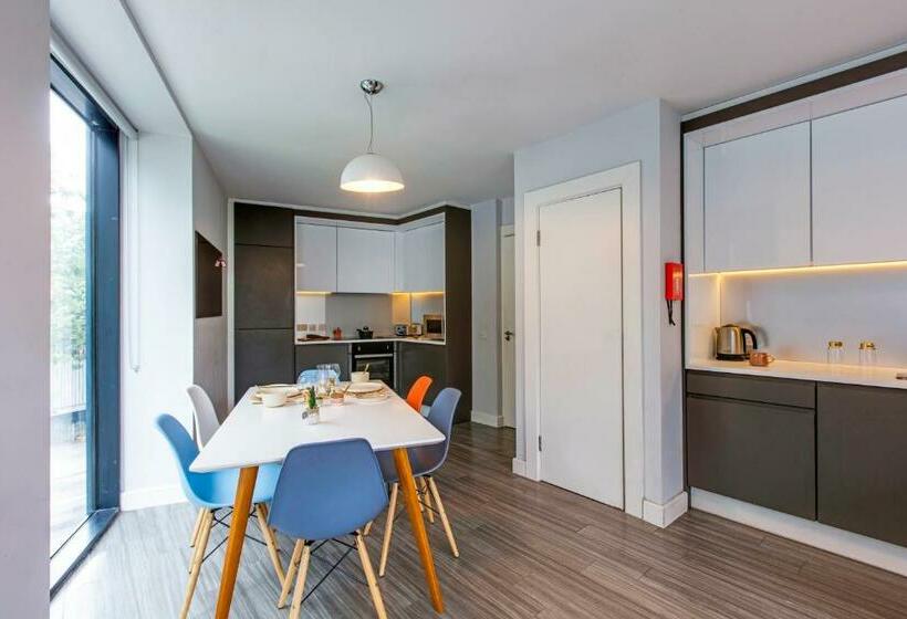 Yugo Explore Broadstone Hall