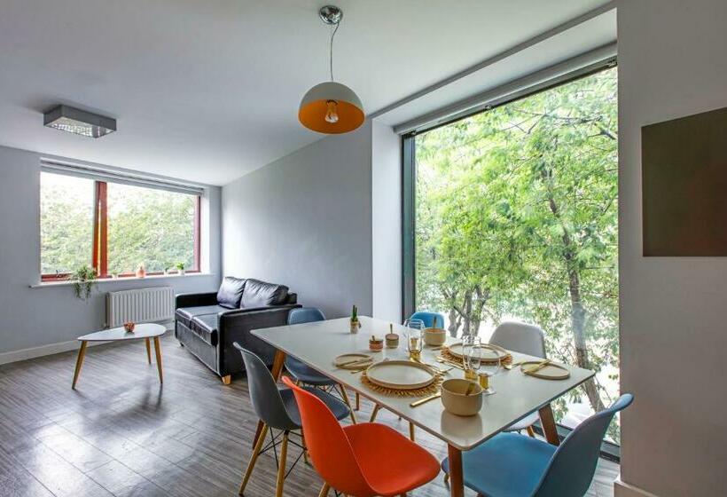 Yugo Explore Broadstone Hall