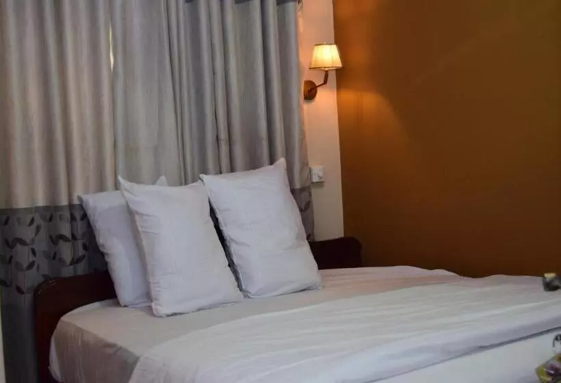 ホテル Absor Royal