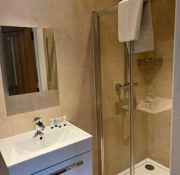 Hotelli Fox And Goat