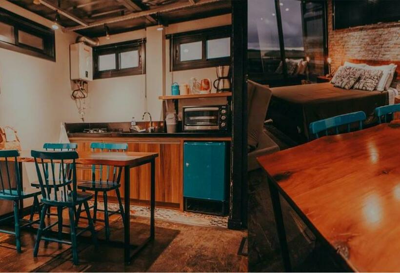 Pensão Cambará Container