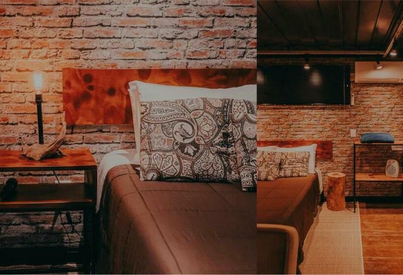 Pensão Cambará Container