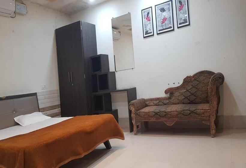 ペンション Pop Home 84678 Chanakya Palace