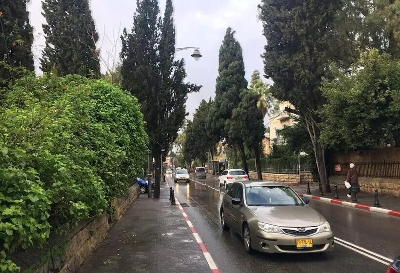 Aamiaismajoitus (B&B) The Colony