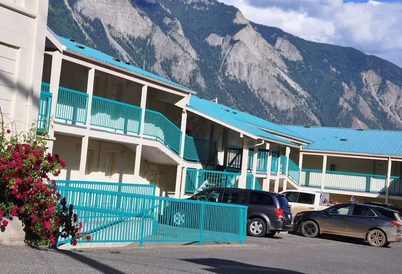 Canadas Best Value Inn Mile 0 Motel Lillooet