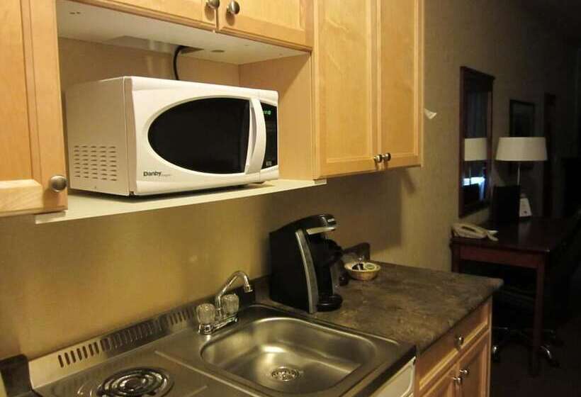 فندق Lakeview Inns & Suites Fort Nelson