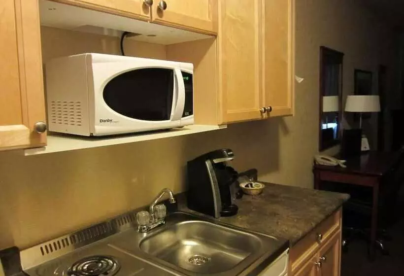 Hotel Lakeview Inns & Suites Fort Nelson