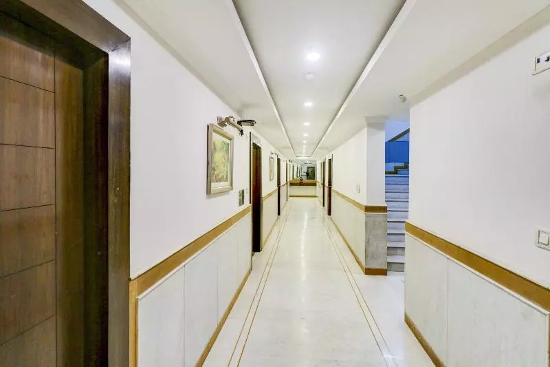 ホテル Townhouse 517 La Sapphire Near Delhi Airport