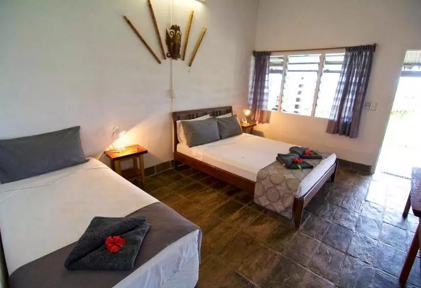 استراحتگاه Deco Stop Lodge