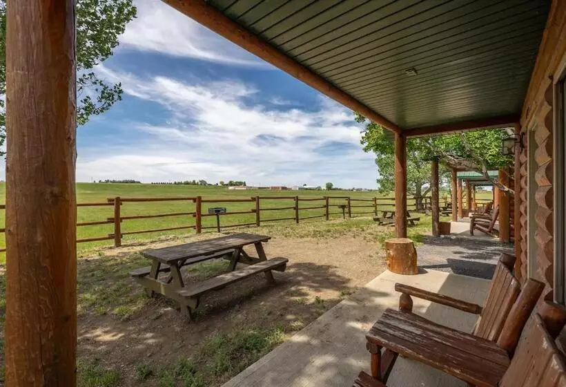 Hotelli Badlands Frontier Cabins