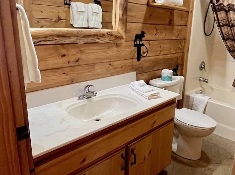 فندق Badlands Frontier Cabins