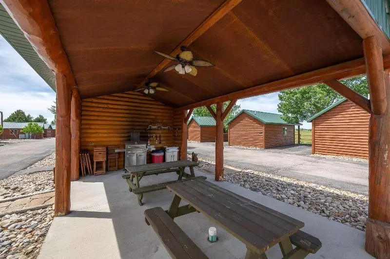 ホテル Badlands Frontier Cabins