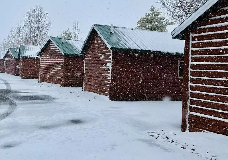 ホテル Badlands Frontier Cabins