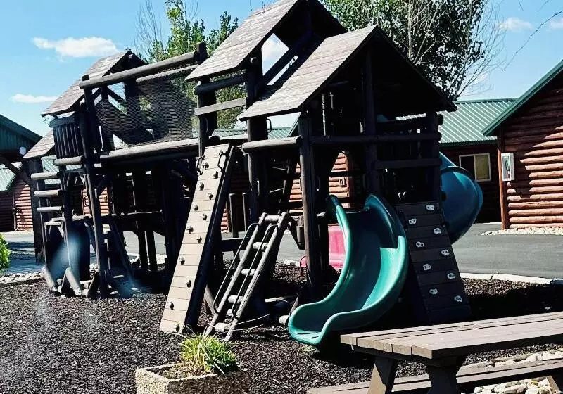 ホテル Badlands Frontier Cabins