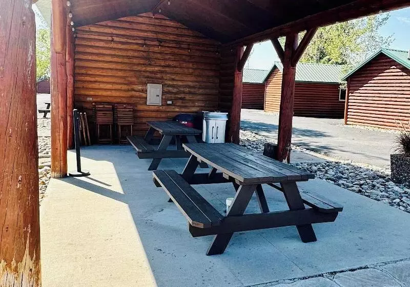 ホテル Badlands Frontier Cabins