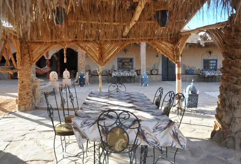 Hotelli Maison Acacias