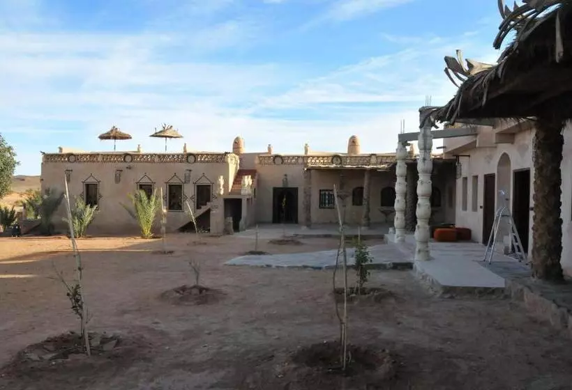 Hotelli Maison Acacias