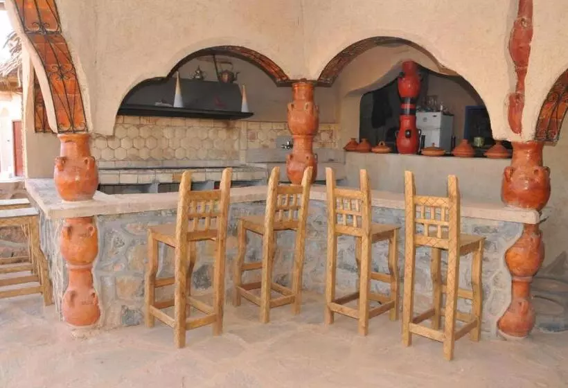 Hotelli Maison Acacias