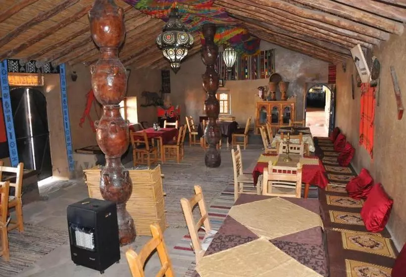 Hotelli Maison Acacias