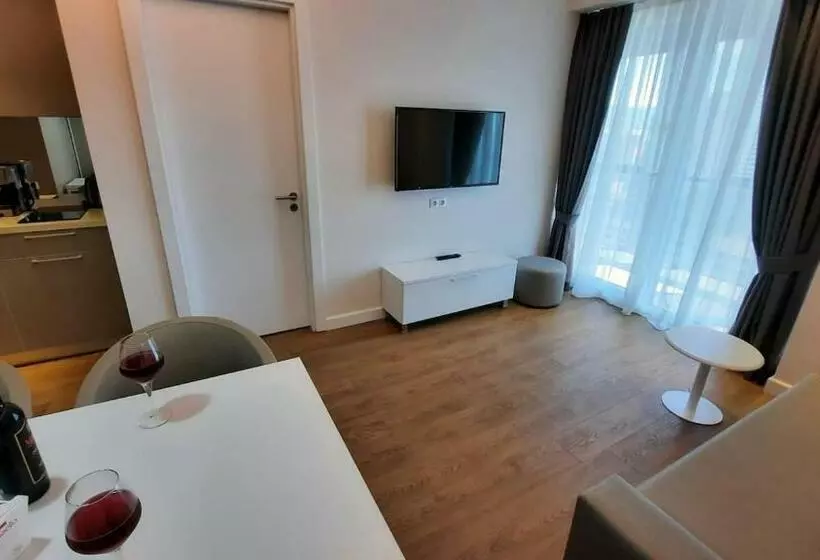 Alliance Palace Luxury Apartment Suite 18 18 Leo Group