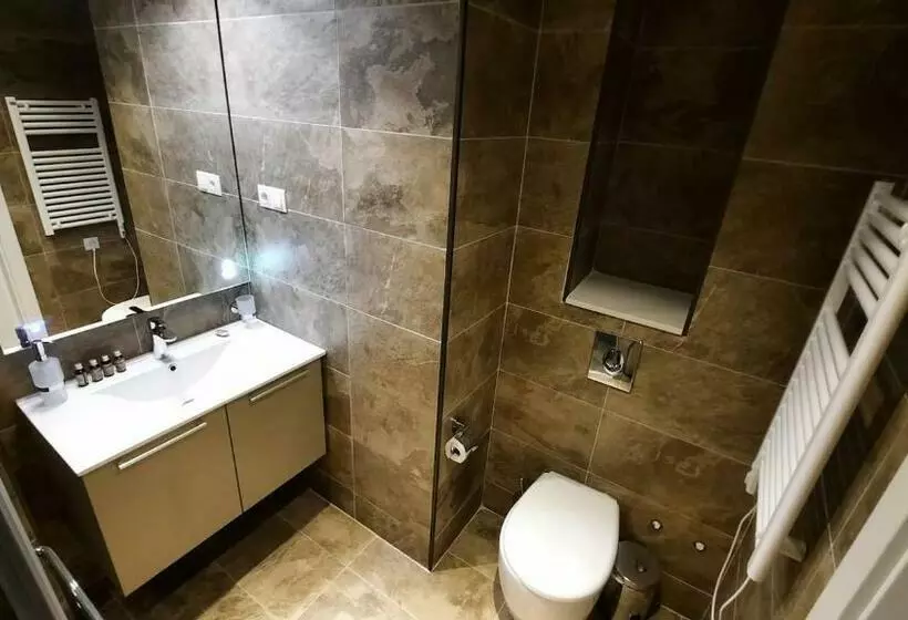 Alliance Palace Luxury Apartment Suite 18 18 Leo Group