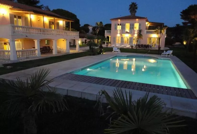 Hotelli Villa Playa Del Sol   B1