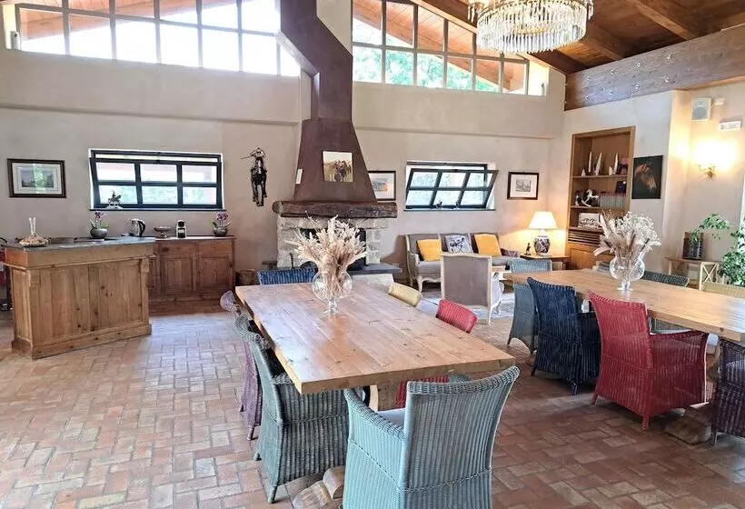 Hotelli Family Farm Soc. Agr. A R.l