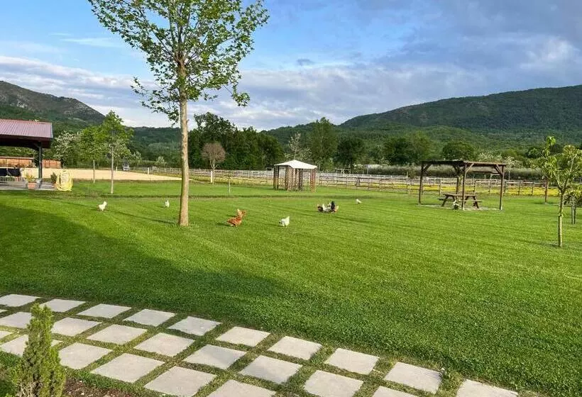 Hotelli Family Farm Soc. Agr. A R.l