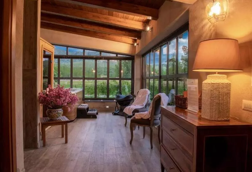 Hotelli Family Farm Soc. Agr. A R.l