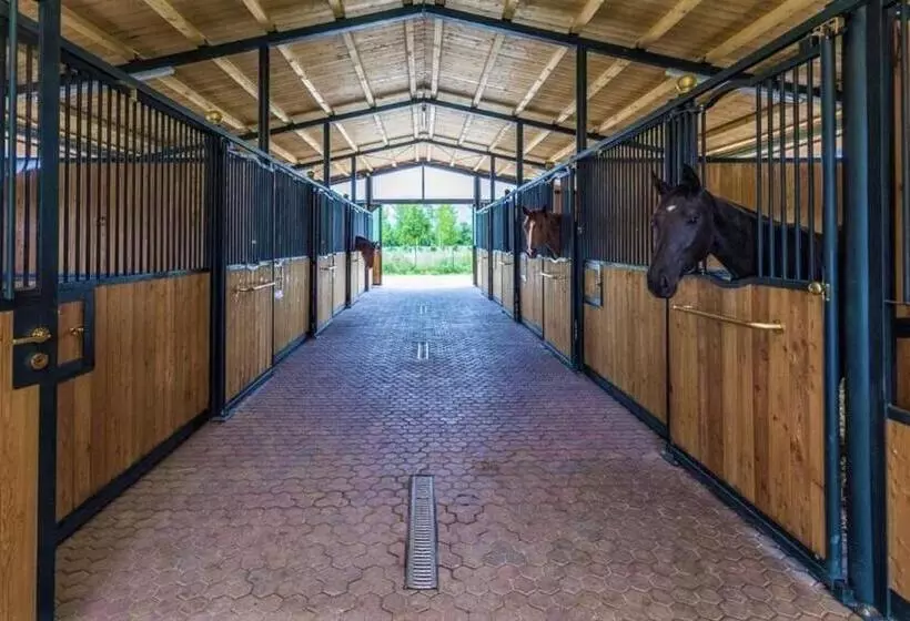 Hotelli Family Farm Soc. Agr. A R.l