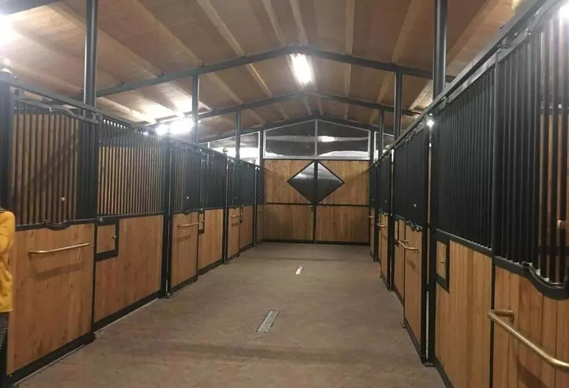 Hotelli Family Farm Soc. Agr. A R.l