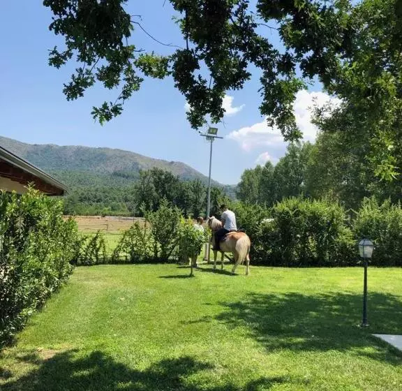 Hotelli Family Farm Soc. Agr. A R.l