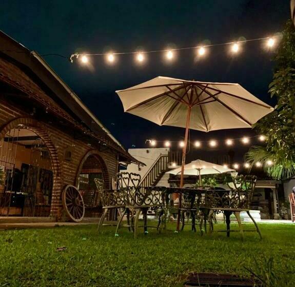 פנסיון Hostal Villa El Campanario