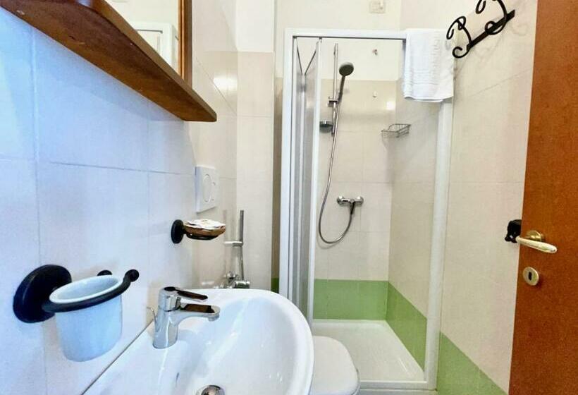 פנסיון Villa Lena