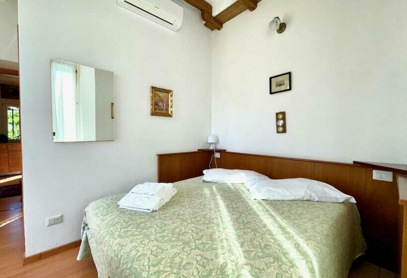 פנסיון Villa Lena