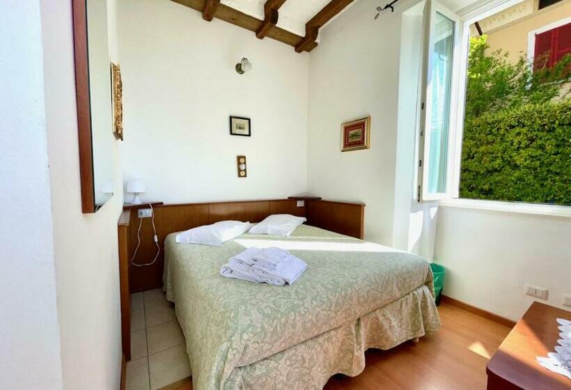 פנסיון Villa Lena