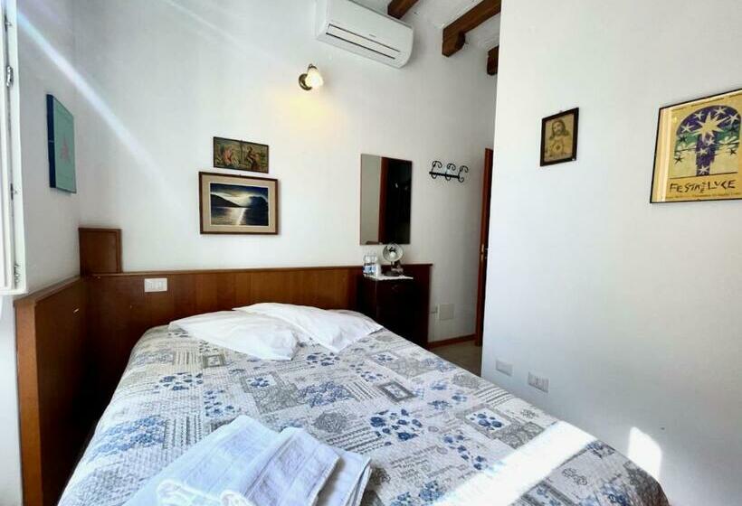 פנסיון Villa Lena