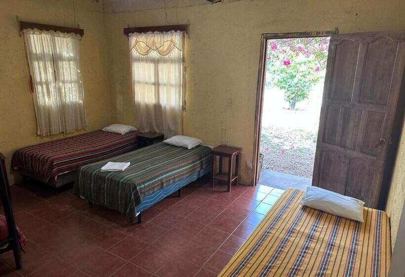 هاستل Yaxlik River Lodge