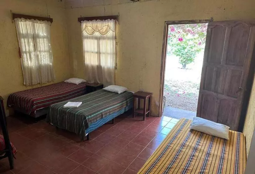 هاستل Yaxlik River Lodge