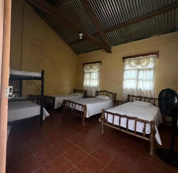 هاستل Yaxlik River Lodge