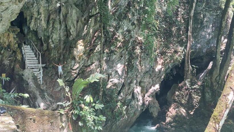 هاستل Yaxlik River Lodge