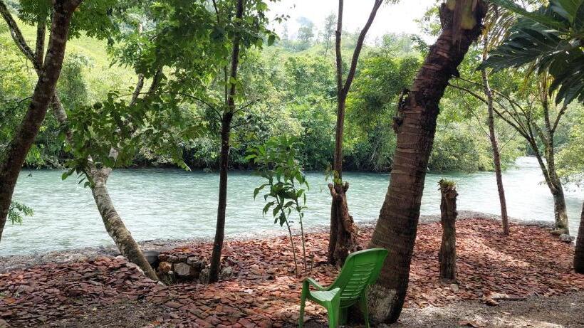 هاستل Yaxlik River Lodge