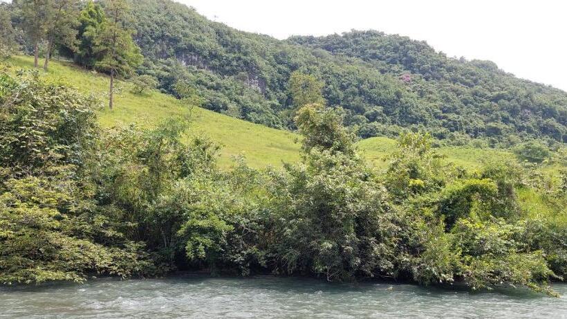 هاستل Yaxlik River Lodge