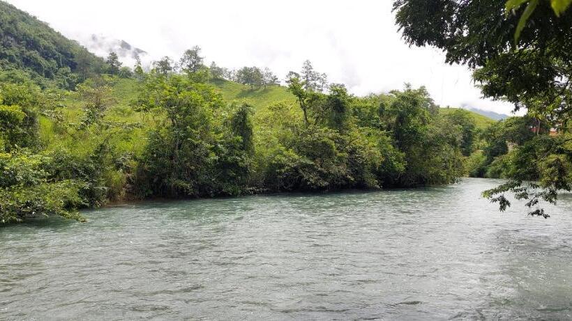 هاستل Yaxlik River Lodge