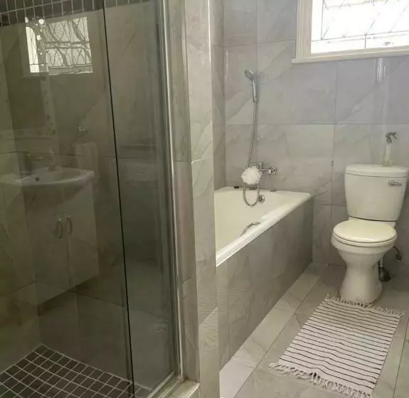 تختخواب و صبحانه Fj S Place