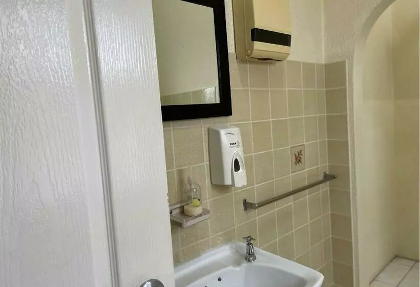 تختخواب و صبحانه Fj S Place