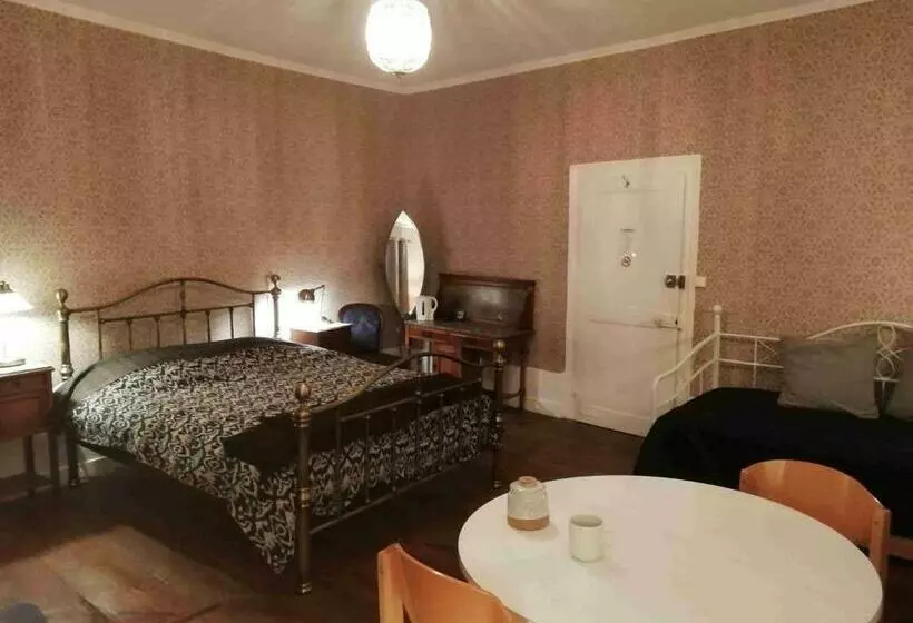 Aamiaismajoitus (B&B) 3 Place Des Arbres, Chambres D Hôtes, Felletin