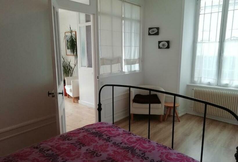 Bed and Breakfast 3 Place Des Arbres, Chambres D Hôtes, Felletin