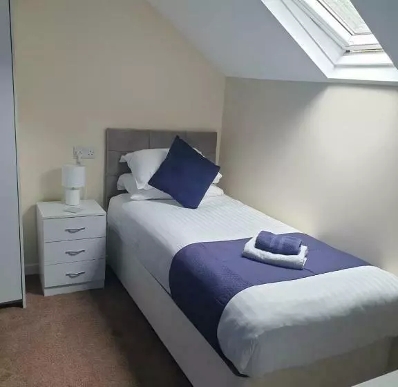 Aamiaismajoitus (B&B) Leamington House