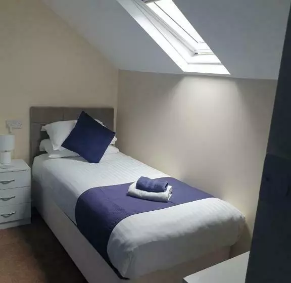 Aamiaismajoitus (B&B) Leamington House